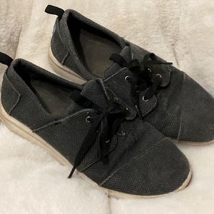 TOMS tennies - grey knit lace up shoes